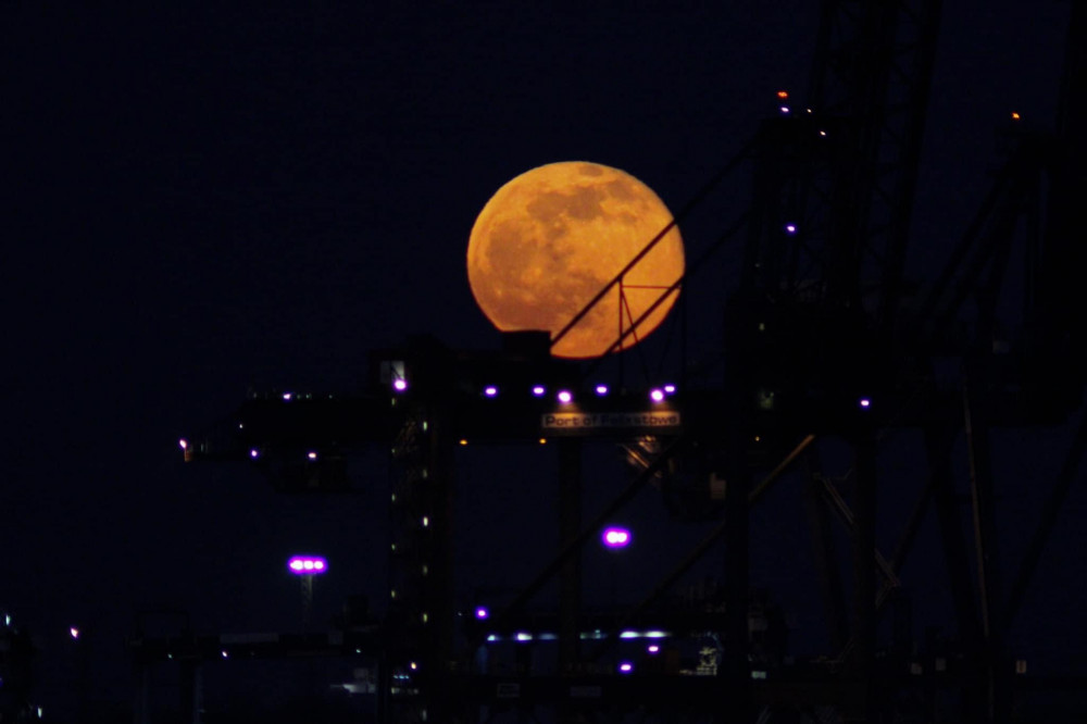 Super moon from peninsula (Picture credit: Lauren Hyde)