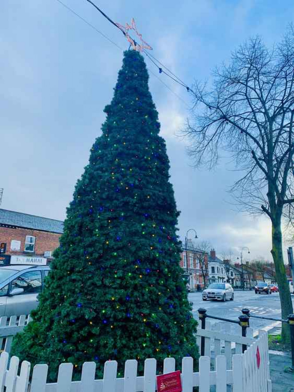 Frodsham's Christmas tree sparkles over the town Frodsham's Christmas tree sparkles over the town