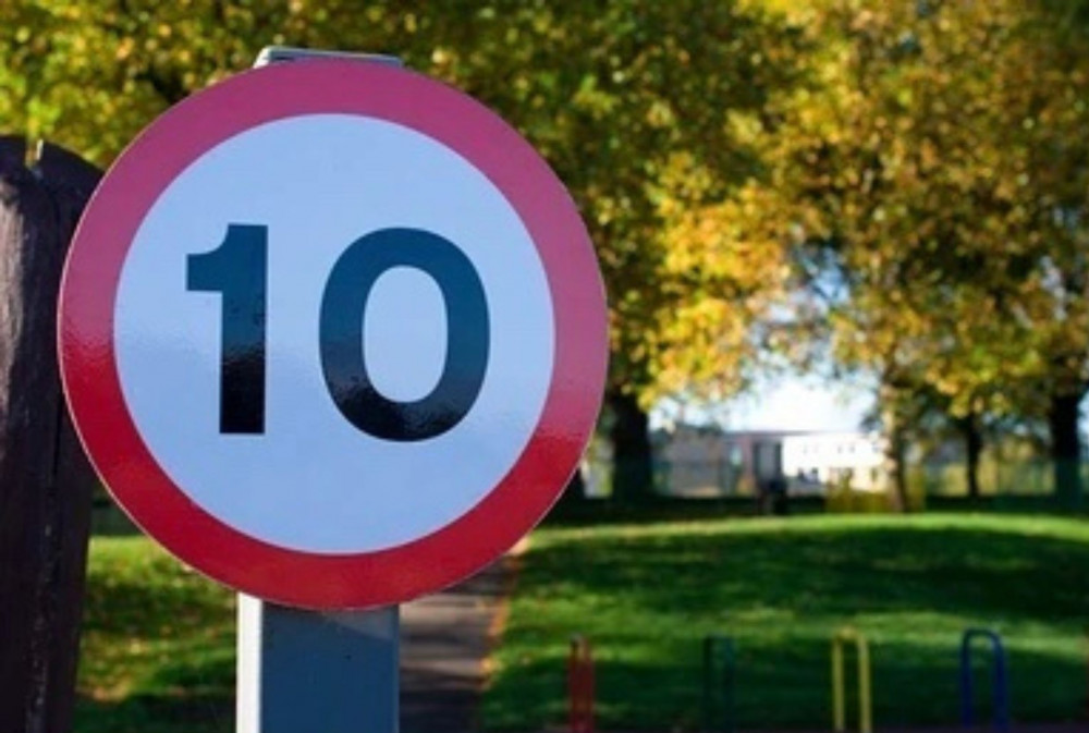 10mph road sign (EDDC)