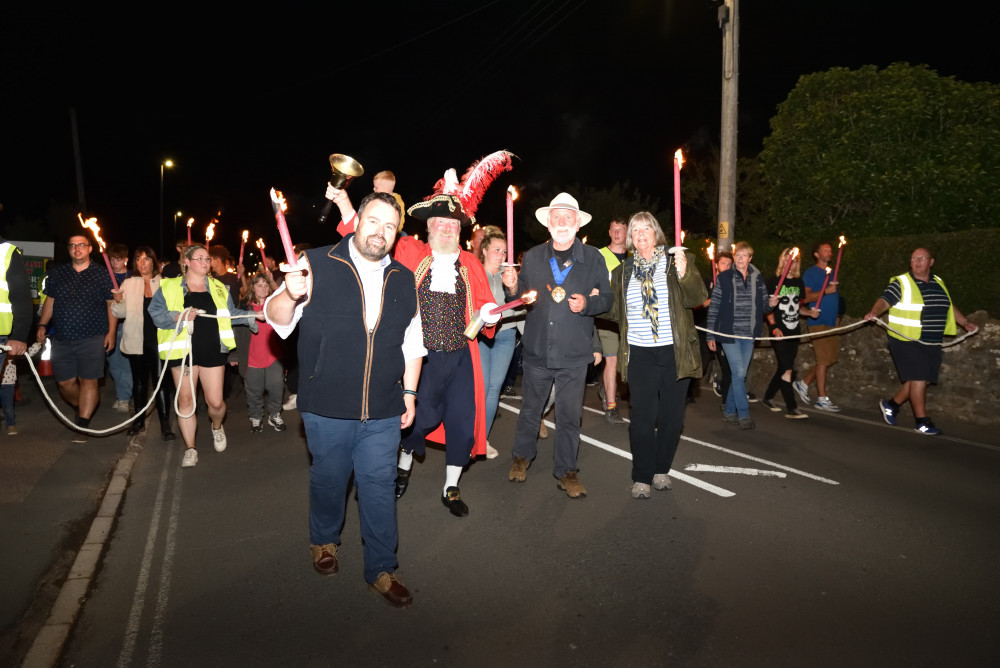 Bridport torchlight procession (Image: Tim Russ)