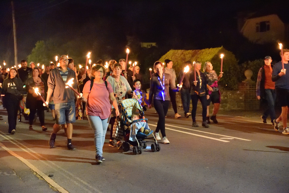 Bridport torchlight procession (Image: Tim Russ)