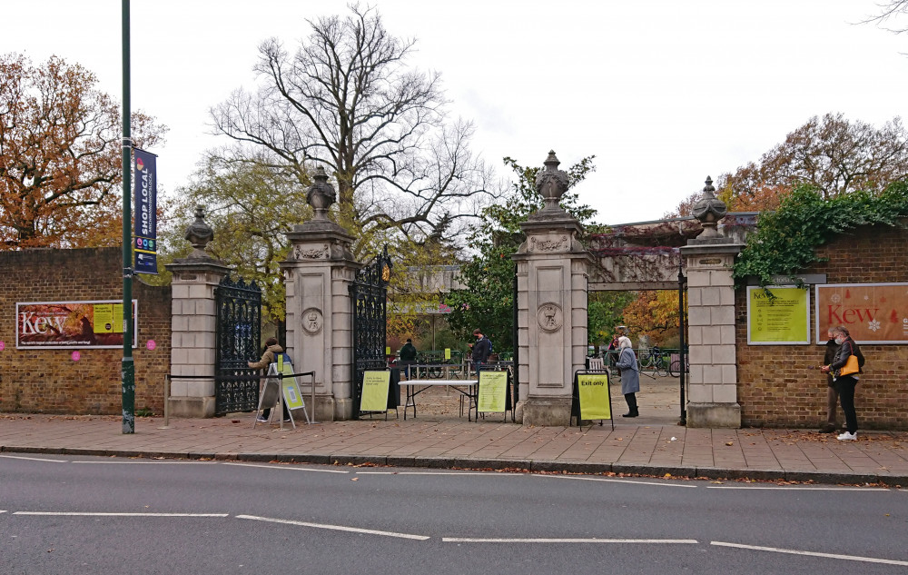 Gates into Kew Gardens (Credit: Grahame Larter)