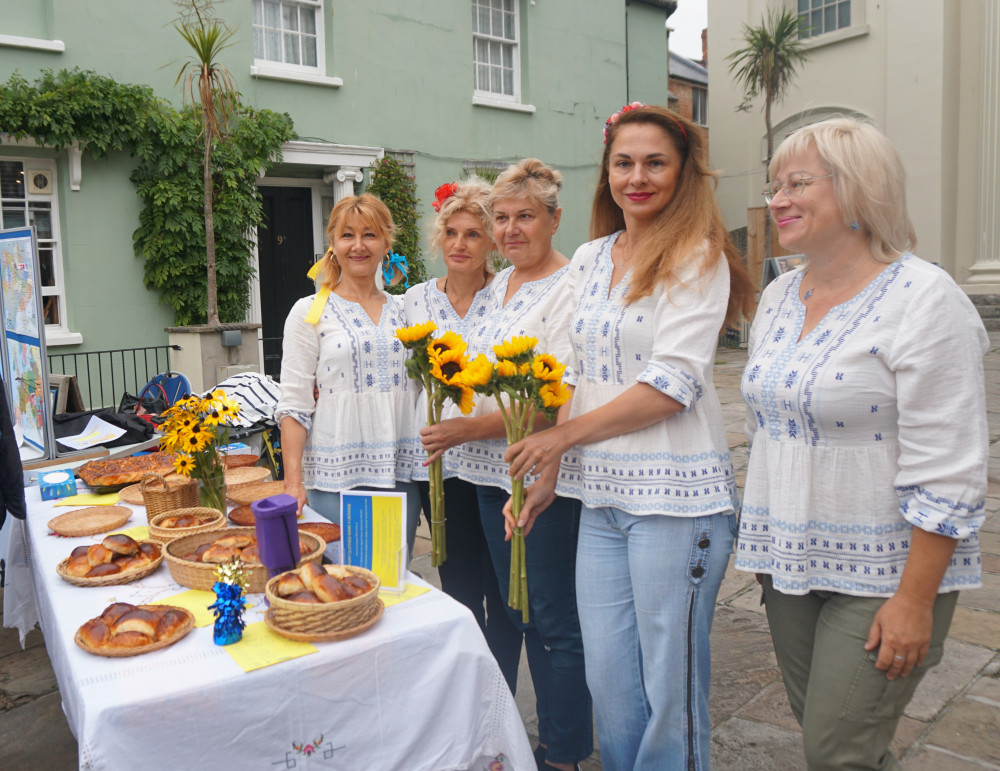 Cakes and singers