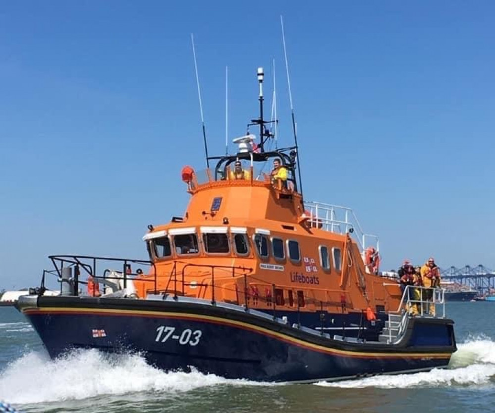 Volunteers in action off Felixstowe coast (Picture credit: Nub News)