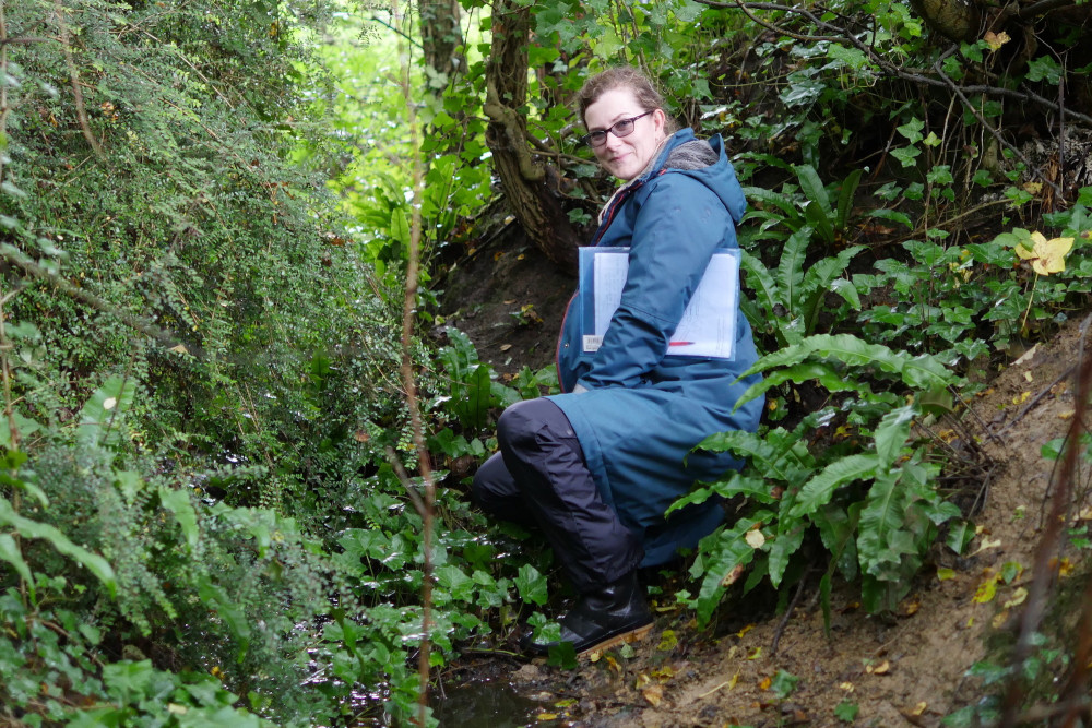 Flood Risk Consultant Caroline Murray And Jane Moon From Hydromorph Exploring A Stream In A Beckington Back Garden Mendip District Council + Somerset Rivers Authority 200922