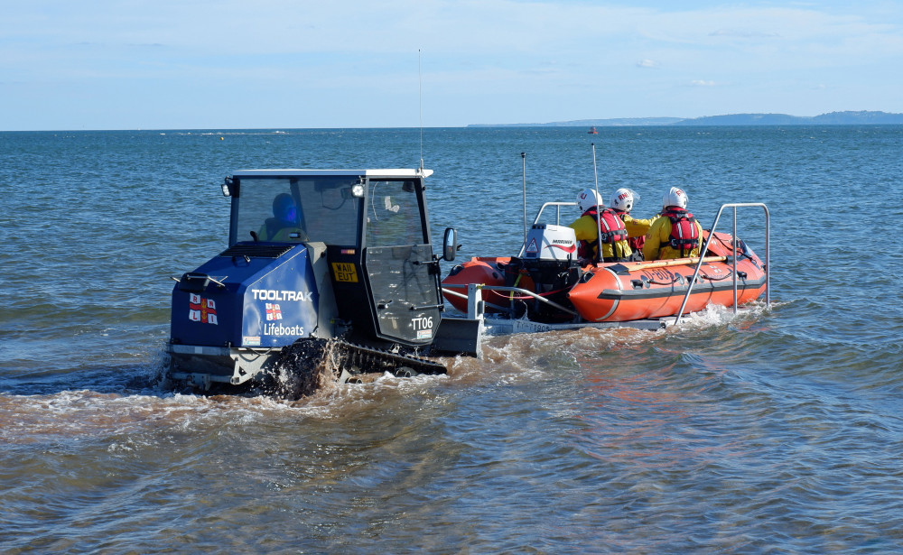 Exmouth Inshore Lifeboat launches on service (John Thorogood/ RNLI)