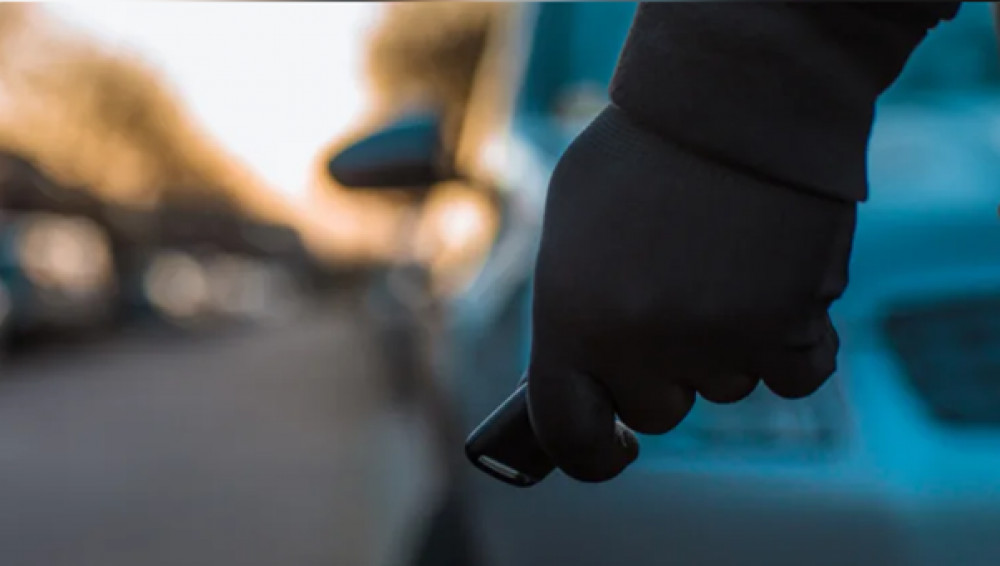 Hucknall motorists are being urged to take precautions after criminal gangs got hold of a device which allows them to unlock and start up keyless cars. Photo courtesy of Nottinghamshire Police.