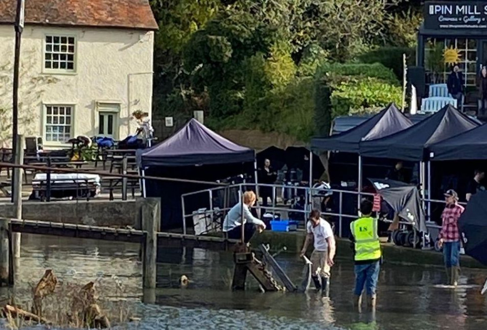 Ed Sheeran takes a break outside the Butt & Oyster (Picture contributed)