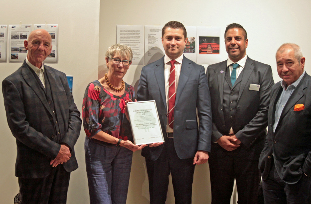 Ann Chapman, Chairman of the Society, presneting a "Commended" certificate to representatives of Crossrail and National Rail Infrastructure Ann Chapman, Chairman of the Society, presneting a "Commended" certificate to representatives of Crossrail and National Rail Infrastructure