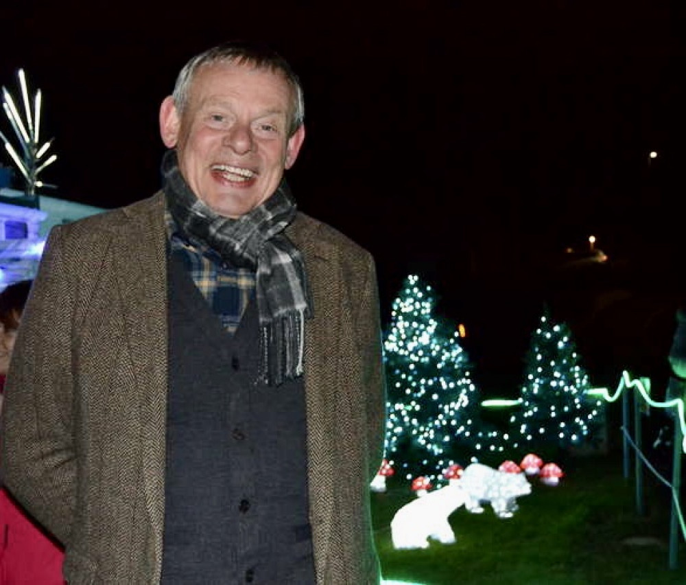 Martin Clunes to switch on charity Christmas lights in Bradpole.