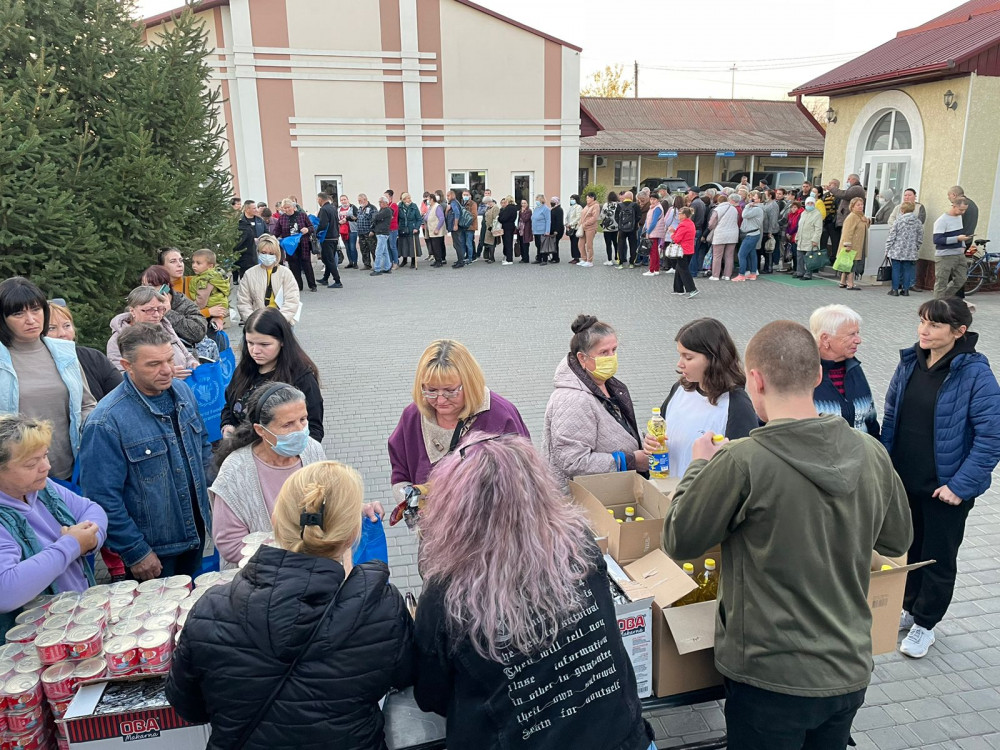 People queuing to receive food parcels in Izmail, in south Ukraine (image supplied)