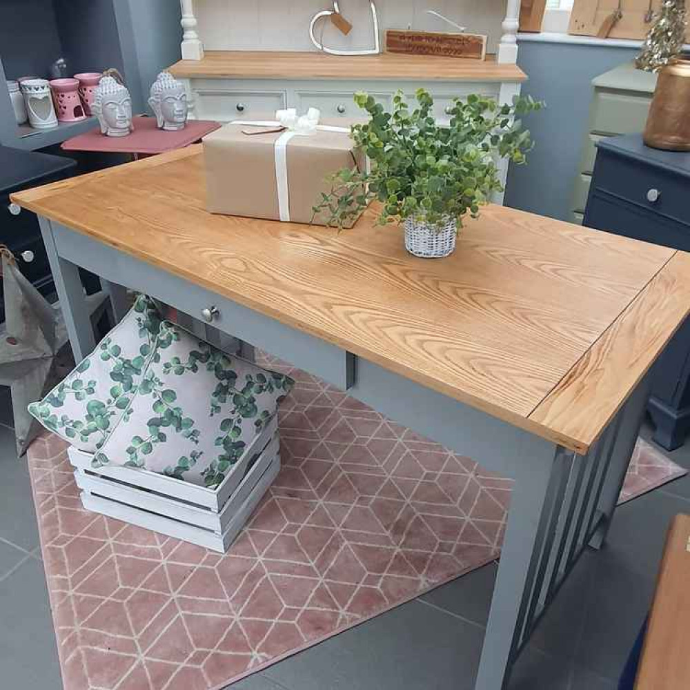 Lisa uses muted, calming colours on her pieces Lisa uses muted, calming colours on her pieces