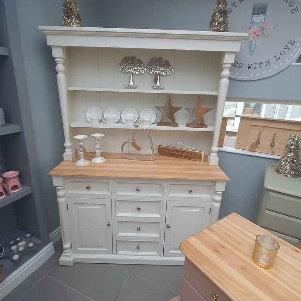 Lisa uses muted, calming colours on her pieces Lisa uses muted, calming colours on her pieces