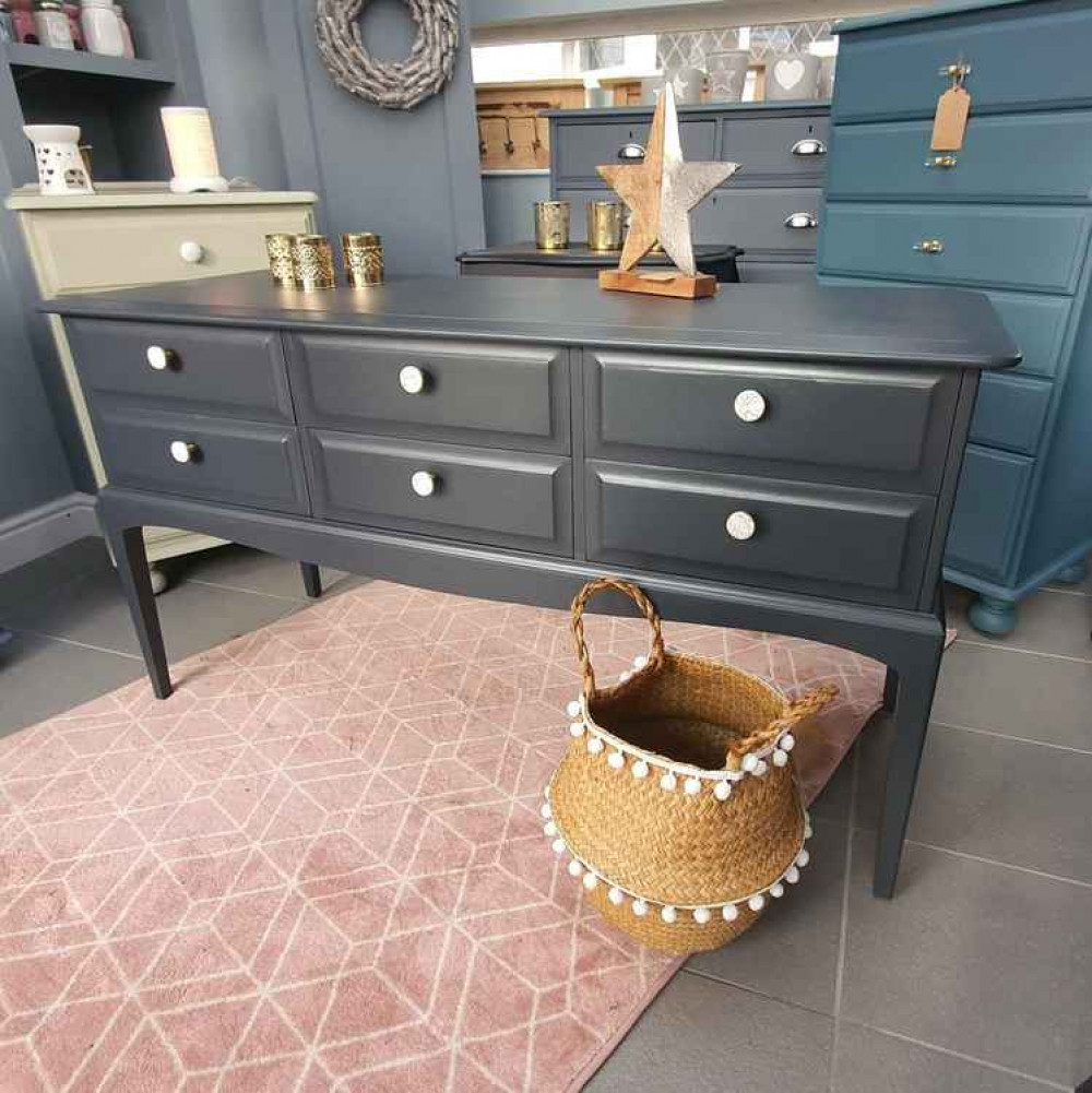 Lisa uses muted, calming colours on her pieces Lisa uses muted, calming colours on her pieces