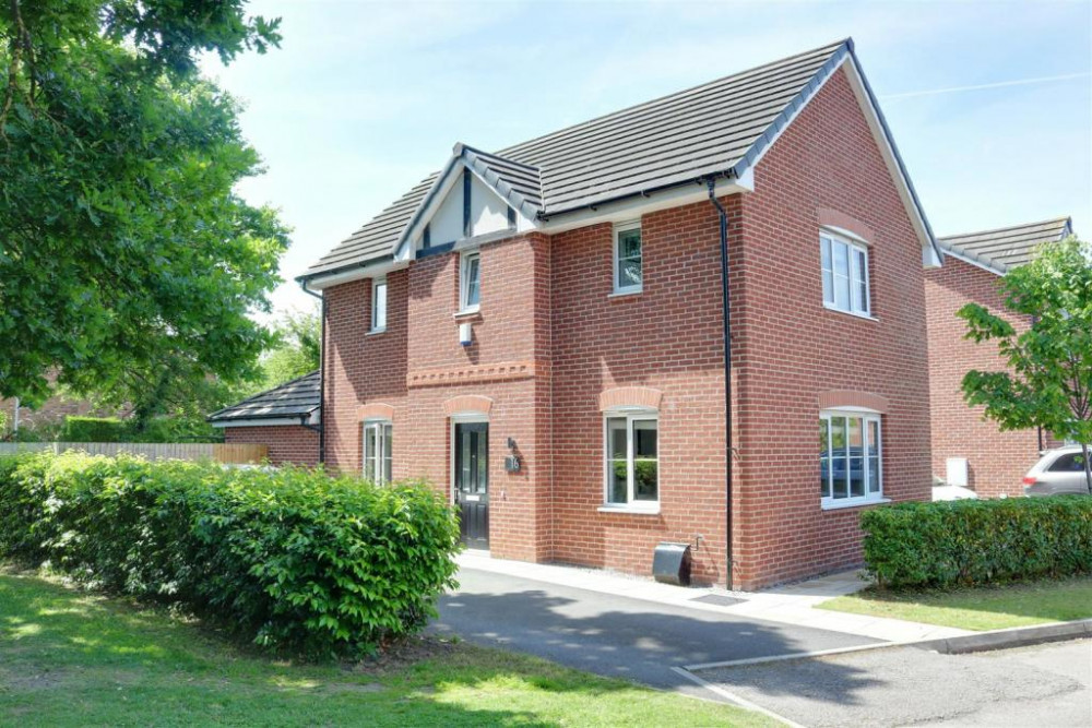 Beautifully presented home for sale in Reginald Lindop Drive, Alsager. Beautifully presented home for sale in Reginald Lindop Drive, Alsager.