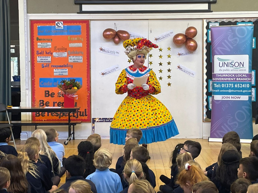 Dame Dolly Doughnuts with children at Stanford primary. Dame Dolly Doughnuts with children at Stanford primary.