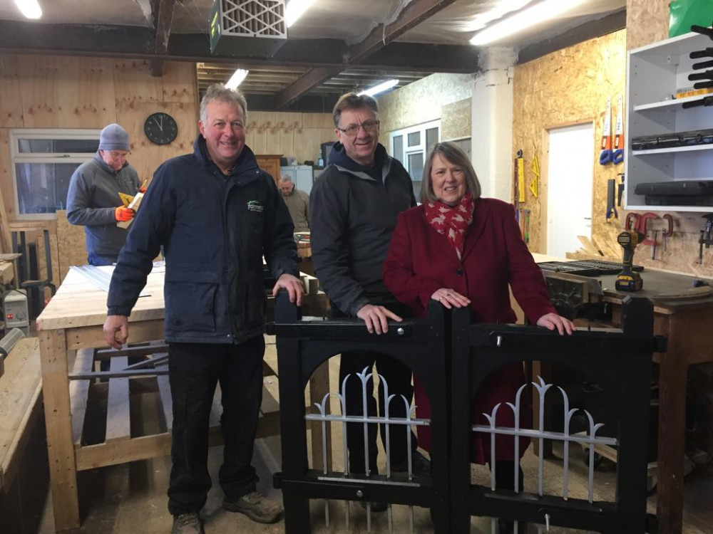 Fiona Bruce MP with the renovated gates for Goostrey Church 