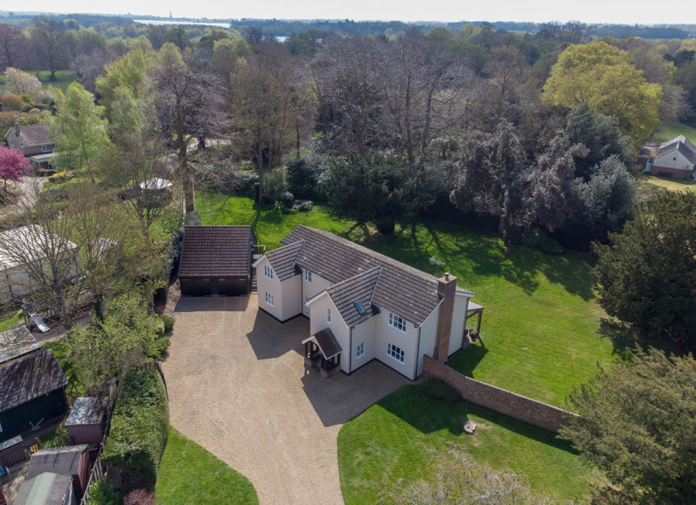 Autumn House in Tattingstone sold by Chapman Stickels