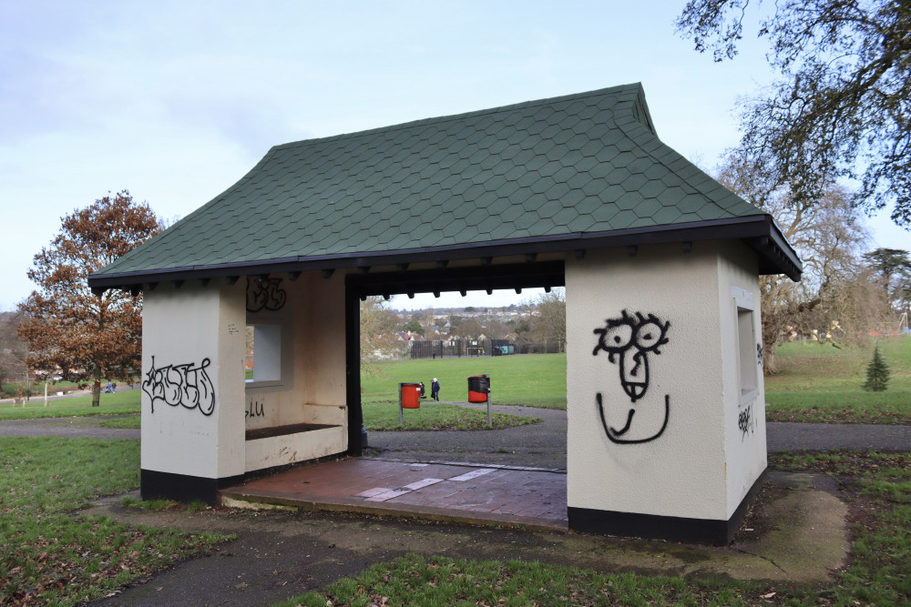 Shelter in Phear Park, Exmouth (Nub News/ Will Goddard)