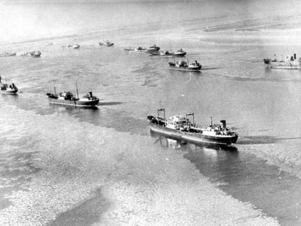 Ships in the ice in 1963 (Mersea Museum)