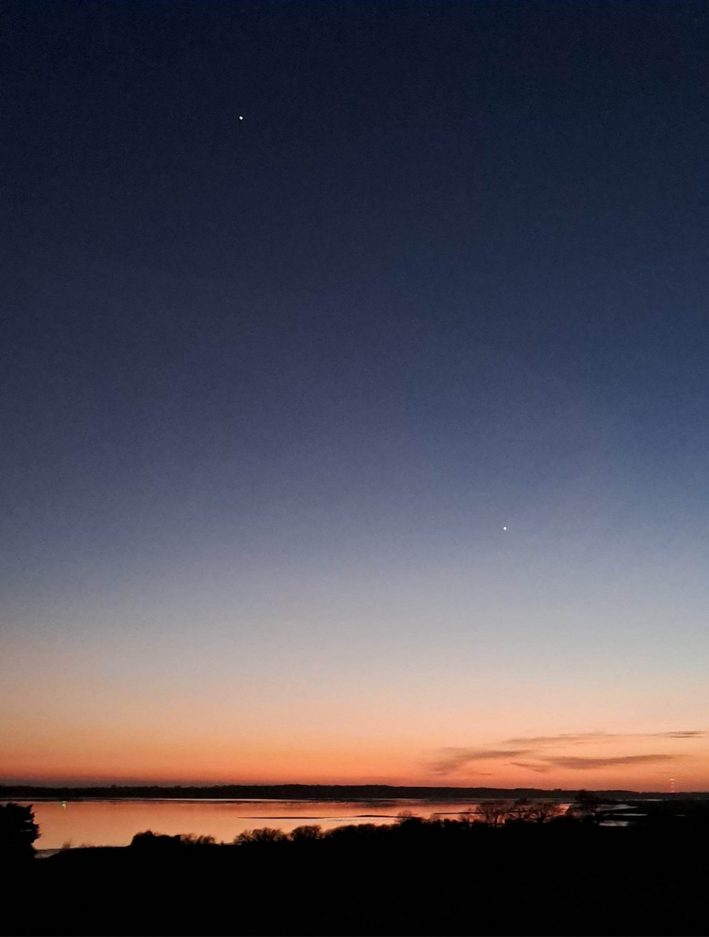 Jupiter top left, Venus lower on right during Stour sunset (Picture: Dermott Ryan)