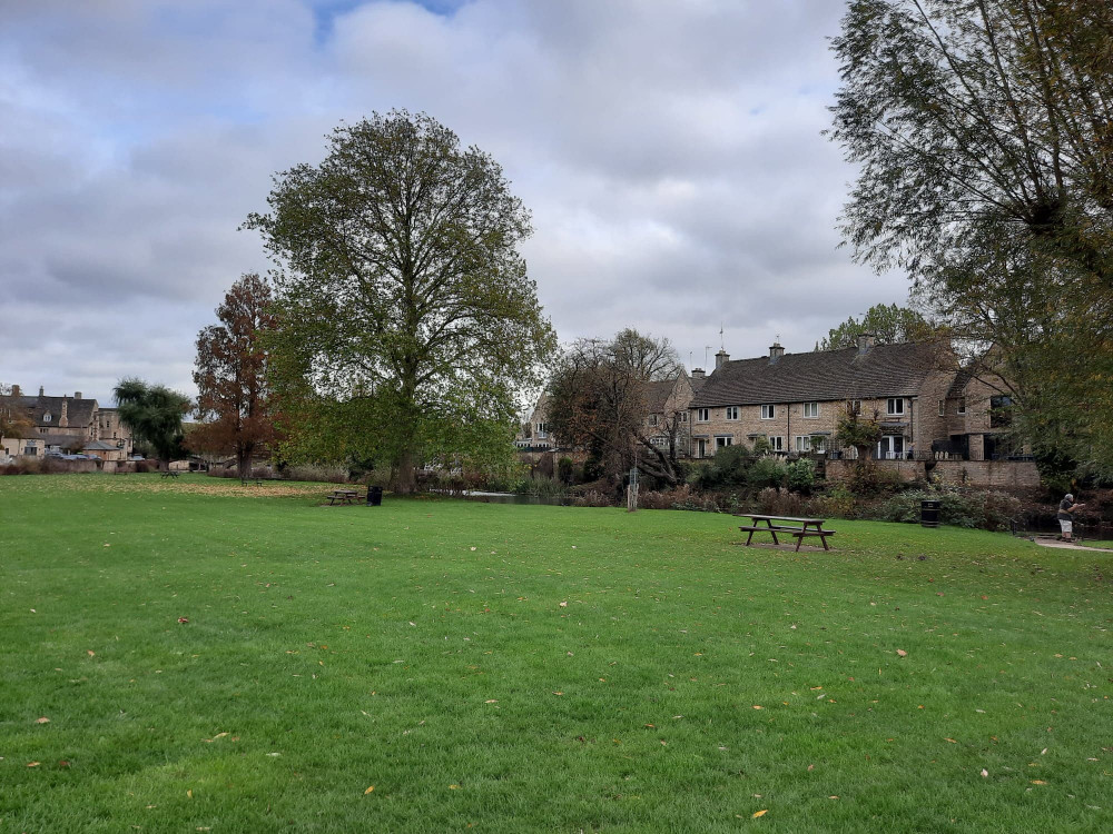 Green space in between Stamford and the River Welland. Image credit: Nub News.