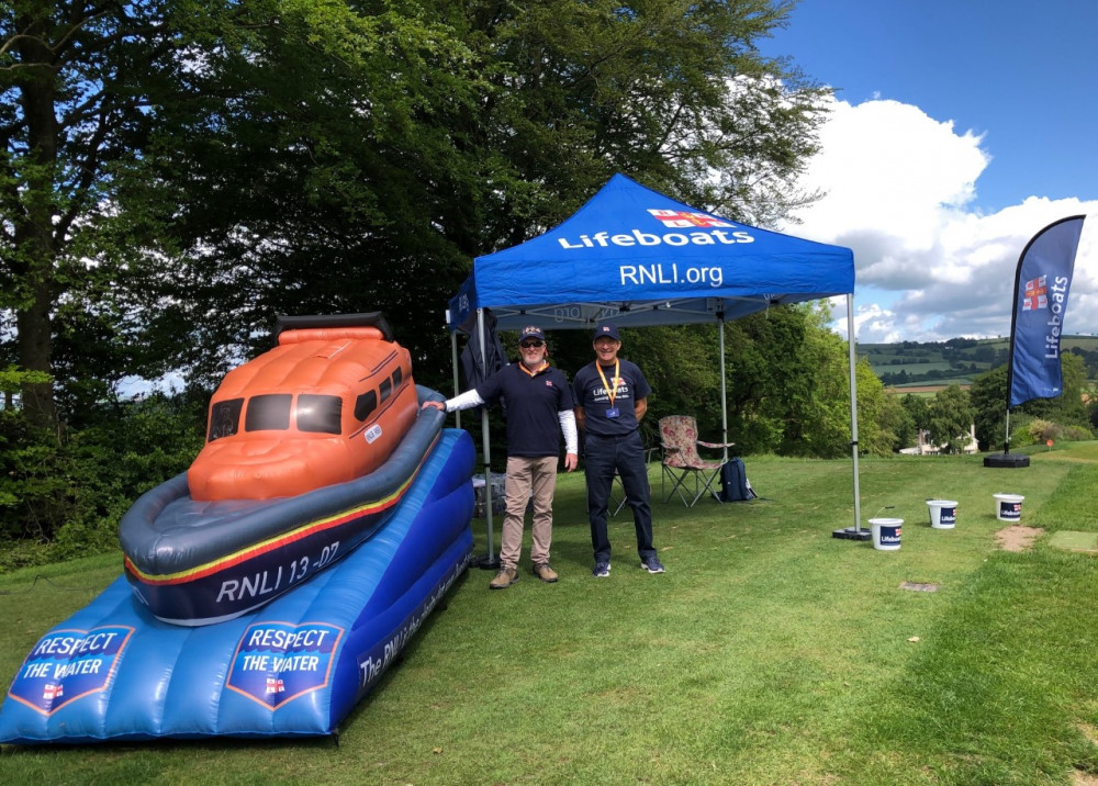 Exmouth RNLI Deputy Fundraising Chair, Rob Anderson (L) and Fundraising Chair, Des White (R) supporting the Tiverton Captains Day 2022 (Exmouth RNLI)