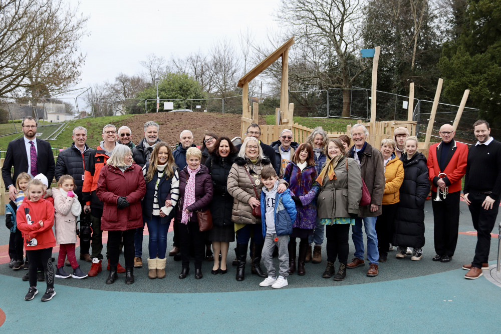 Mayor of Dawlish Cllr Lisa Mayne, centre, with councillors and others at Manor Gardens play park, Dawlish (Nub News/ Will Goddard)