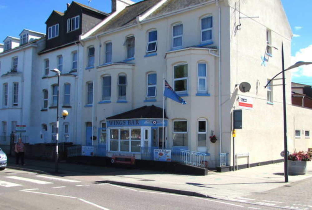 Wings Bar, Exmouth (cc-by-sa/2.0 - © Jaggery - geograph.org.uk/p/5090882)