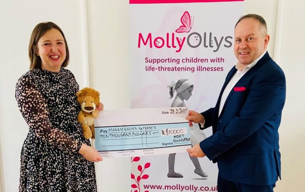 Co-founder of Molly Ollys, Rachel Ollerenshaw receives the grant from Michael Bibb of MDRT Foundation (image via ChalmersNewsPR)