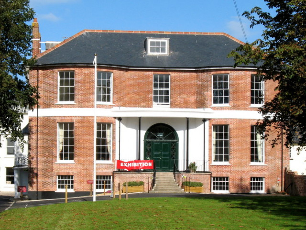 Kennaway House, Sidmouth (cc-by-sa/2.0 - © Ian James Cox - geograph.org.uk/p/1494840)