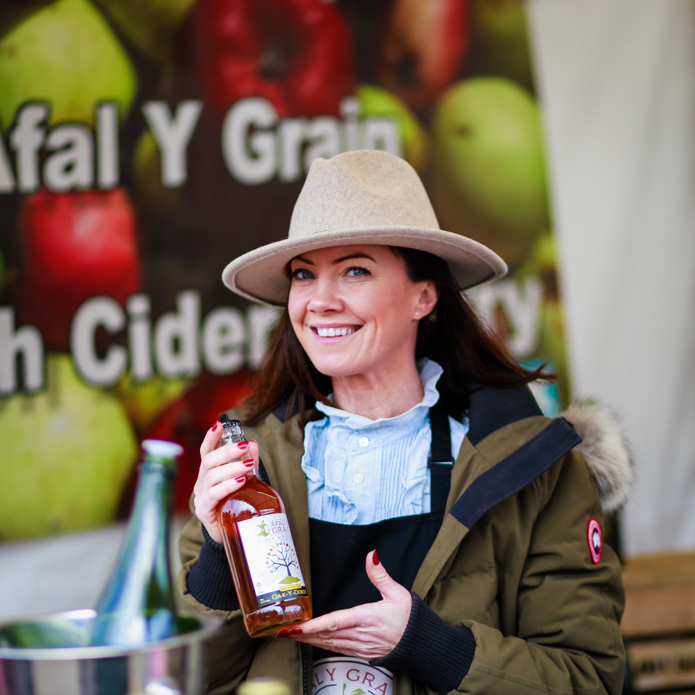 Sample some cider! Sample some cider!