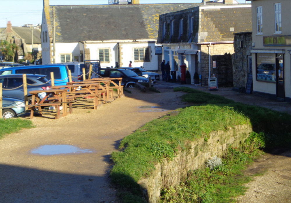 The existing outdoor dining area at Sammi G's, West Bay (photo courtesy of Robbie Roskell Architectural)