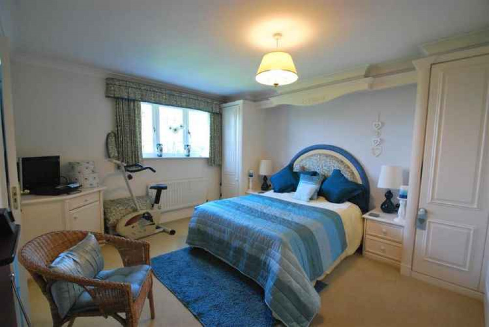 Image: Ian J Tickle Independent Estate Agents Image: Ian J Tickle Independent Estate Agents