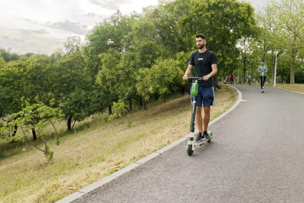 Fires from the batteries of e-scooters and e-bikes are potentially very dangerous. Photo: Mircea Iancu.