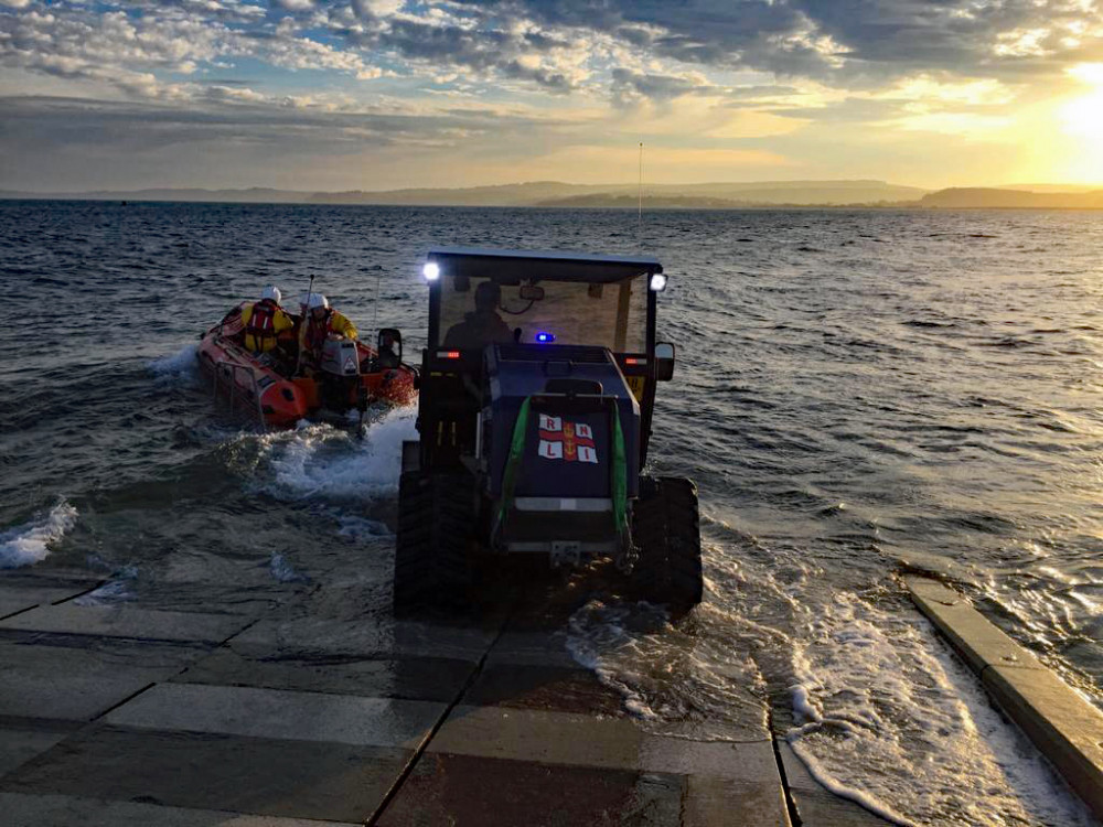 Exmouth Inshore Lifeboat launches to the rescue (Chris Sims/ RNLI)