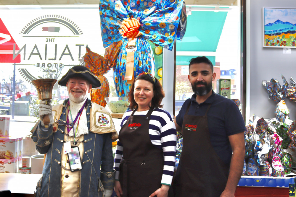 L to R: Town Crier Roger Bourgein, Italian Store employee Anna, Abas Muhedeen (Nub News/ Will Goddard)