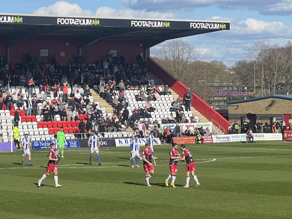 Stevenage players celebrate Alex Gilbey's equaliser. CREDIT: @laythy29