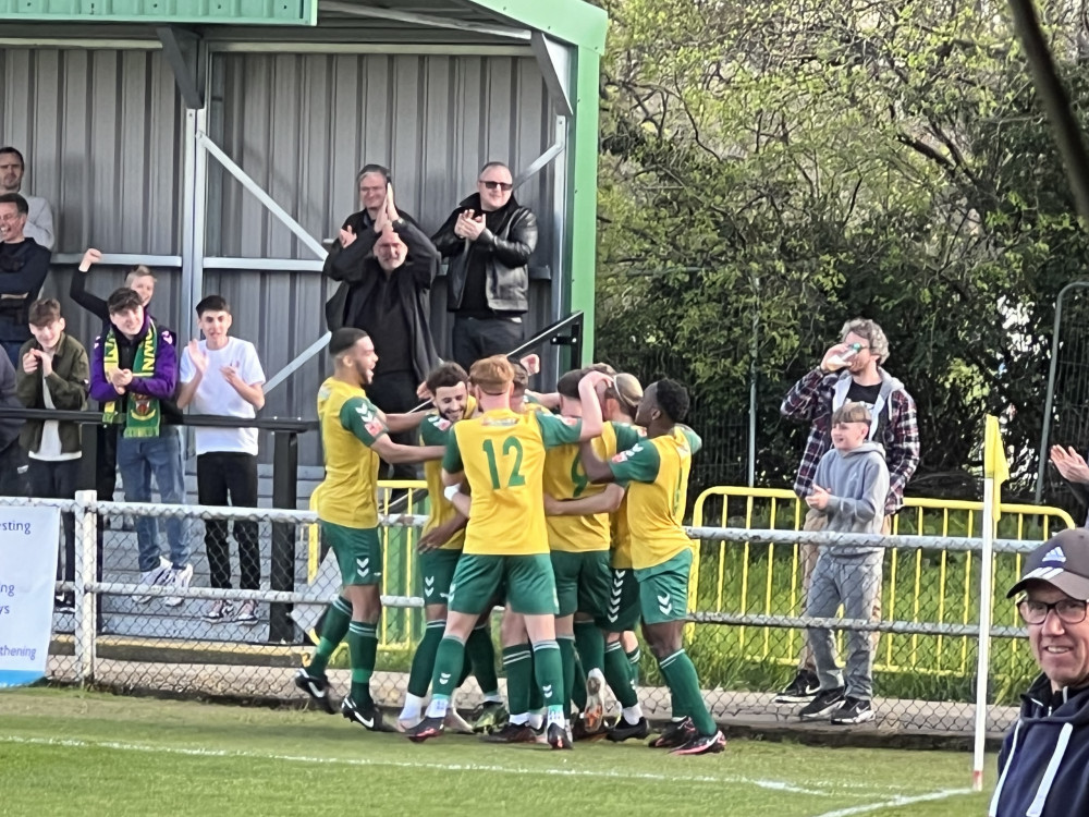 A505 North Herts derby: Hitchin Town 1-0 Royston Town. PICTURE: The Hitchin team celebrate Toby Syme's late winner. CREDIT: @laythy29