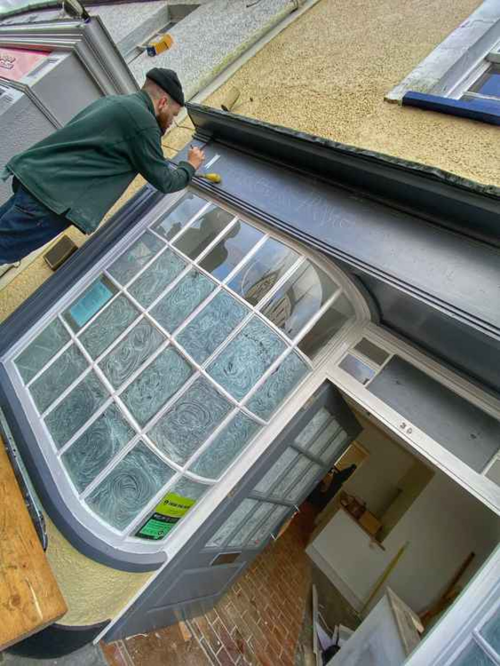 Painting the outer sign