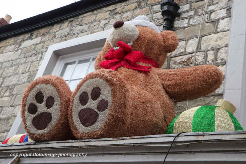 At The Bear Hotel (photo by Glyn Evans)