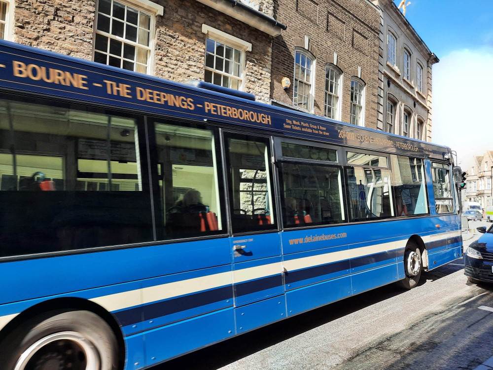 Stamford bus service in the centre of town. Image credit: Nub News. 