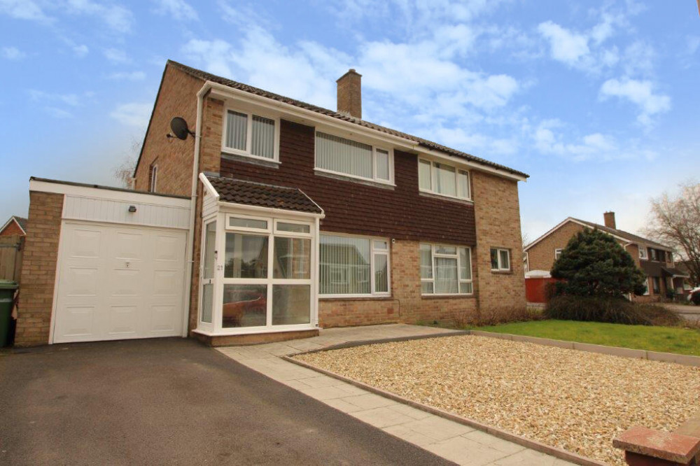 Discover your perfect family home with this spacious and modern three-bedroom semi-detached house, with garden, garage, and off-road parking in Shepton.