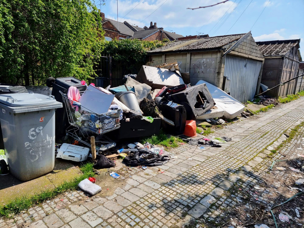 Fly-tipping waste in an alleyway on Edleston Road/Brooklyn Street - before the alleyway renovation (Nub News).