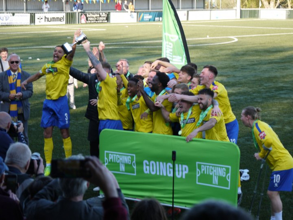 Subury celebrate their win. 