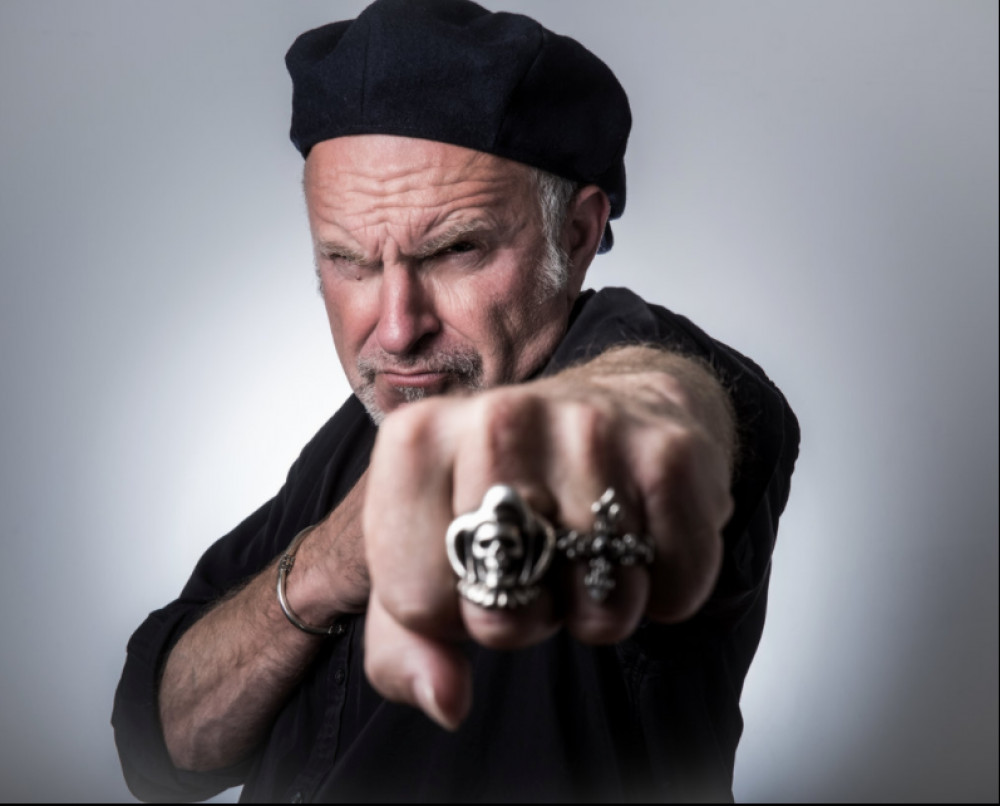 In our latest UP CLOSE feature, Nub News caught up with renowned UK comedian Simon Evans who heads to The Landmark next Thursday for his highly anticipated Work of the Devil show