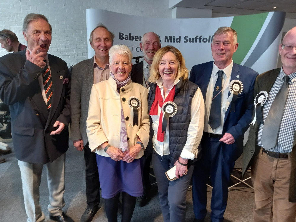 Independents including Alastair McCraw, Mary McLaren and Derek Davis (Picture: Nub News) Independents including Alastair McCraw, Mary McLaren and Derek Davis (Picture: Nub News)