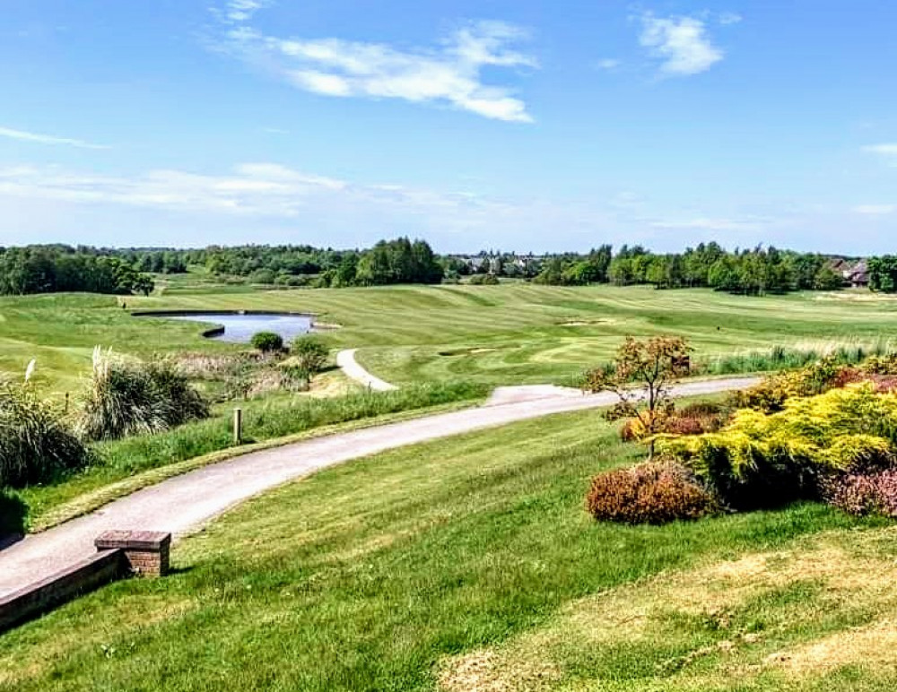 The incident at Wychwood Park Golf Club, Weston, happened at 6:09pm on Sunday 21 May (Wychwood Park Hotel & Golf Club).