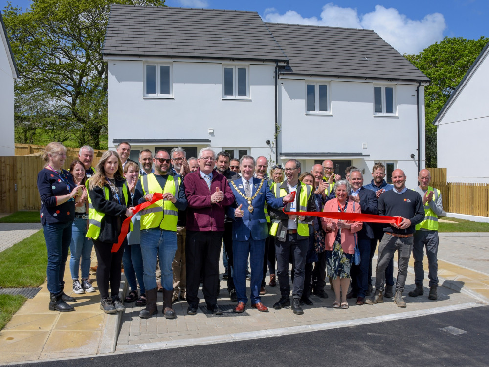 Former mayor Steve Eva at the ribbon cutting (Image: Coastline Housing) 