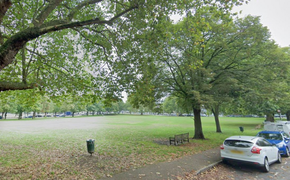 Railings to be erected around full perimeter of Kew Green to keep out Traveller camps (Credit Google Streetview)